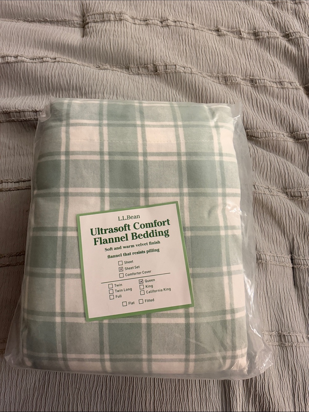 L.L. Bean Ultrasoft Comfort Flannel Sheet Set in Light Green & White Plaid QUEEN